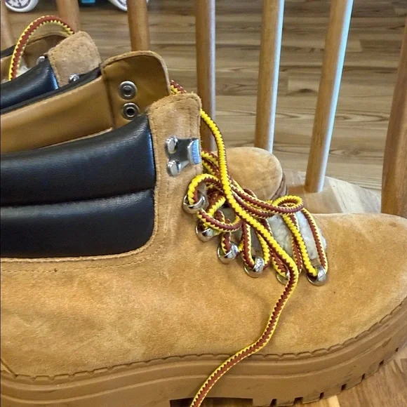 Marc Fisher LTD Nairy lace up shearling lug sole booties in tan suede. Womens 8 - Picture 4 of 10